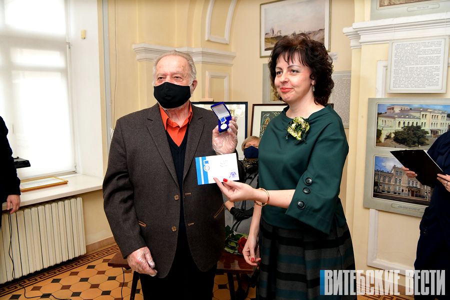 В Художественном музее Витебска открылась юбилейная выставка Феликса Гумена, посвященная 80-летию художника
