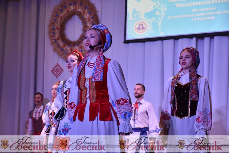 Городок собрал более 500 участников на 10-й областной фестиваль хореографических коллективов "Прыдзвінскія карункі"