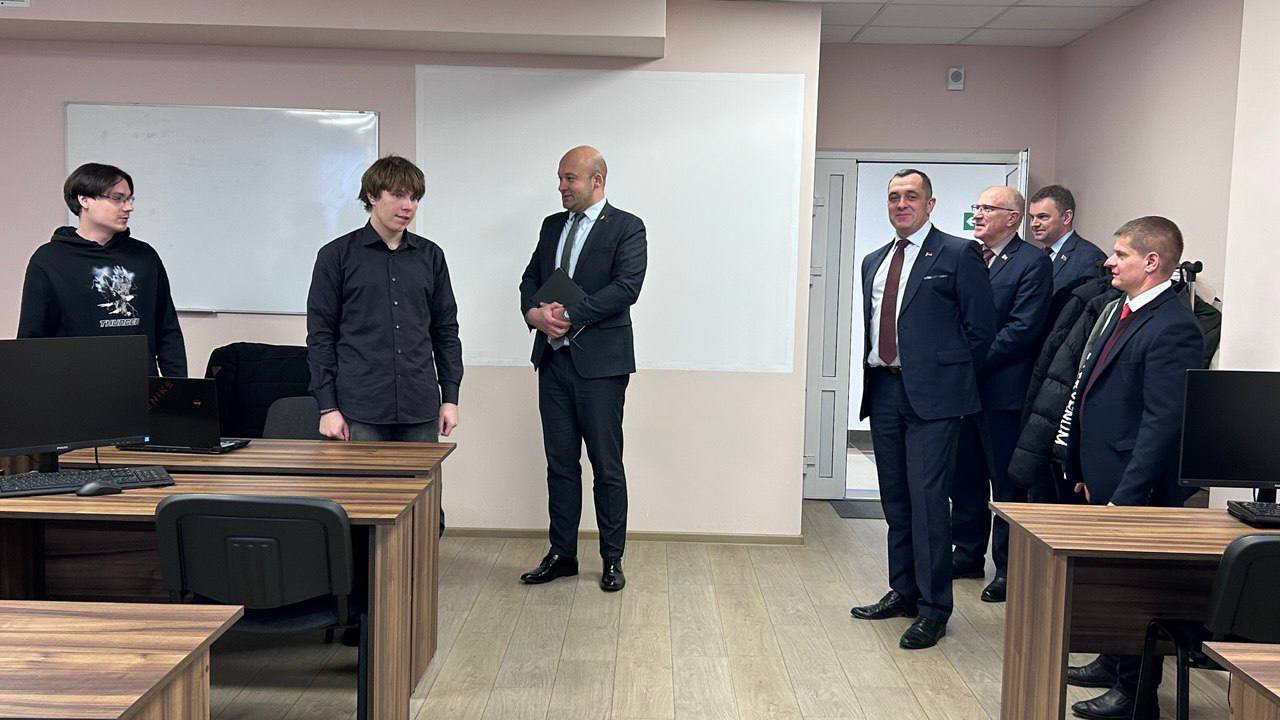 Александр Субботин и Роман Бродов  детально ознакомились  с потенциалом инкубатора малого предпринимательства и технопарка 