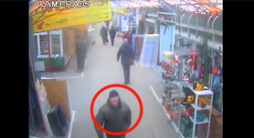 В Витебске на строительном рынке мужчина украл 2 тыс. рублей (+ВИДЕО)