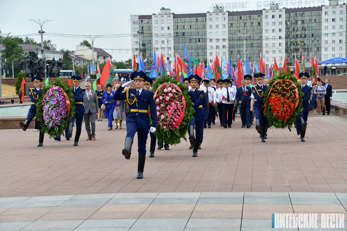 В Витебске возложили цветы и венки в честь Дня освобождения города от немецко-фашистских захватчиков в годы ВОВ