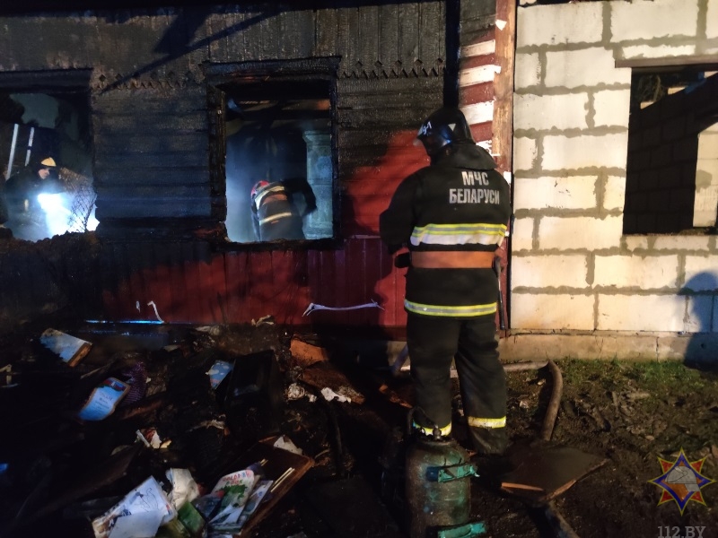 В Глубоком на пожаре в собственном доме обгорел мужчина