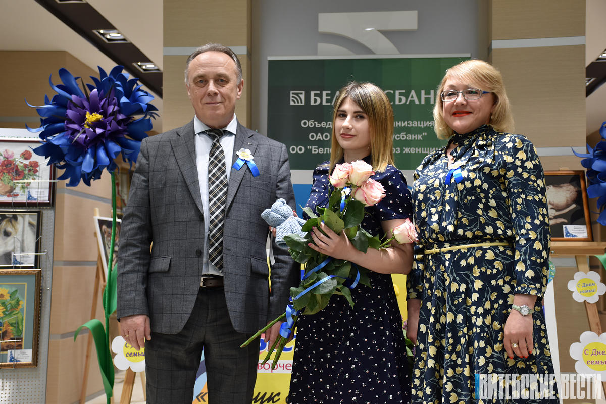В Витебске прошла выставка работ сотрудниц и ветеранов «АСБ Беларусбанк»
