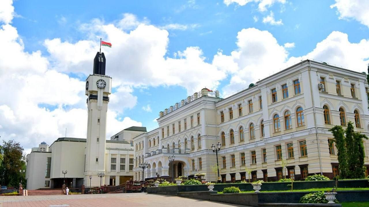 Руководство Витебской области поздравляет с Днем химика