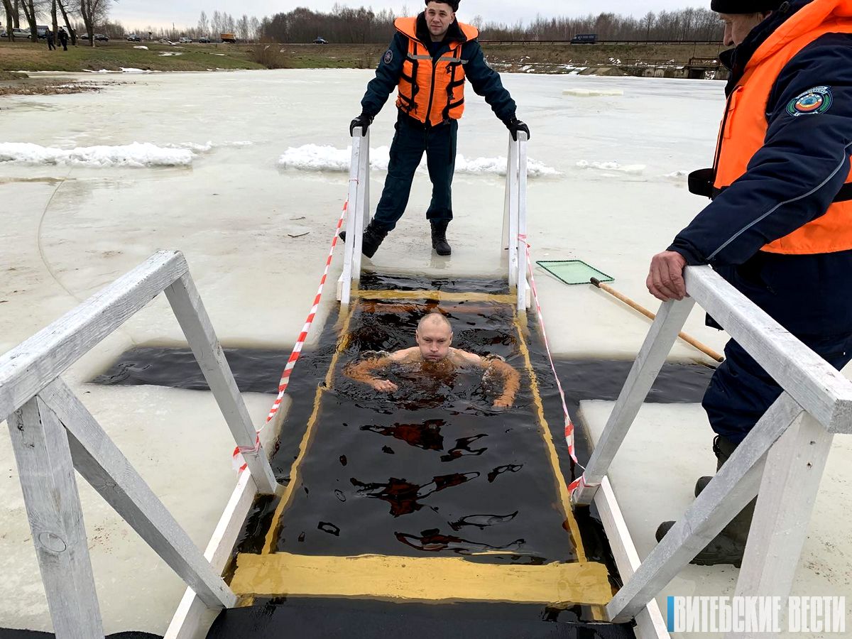 ФОТОФАКТ: фестиваль по зимнему плаванию в Полоцком районе