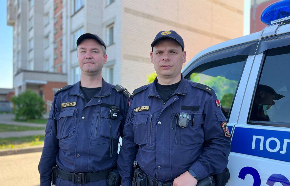 В Новополоцке патрульные вынесли пенсионерку из огня