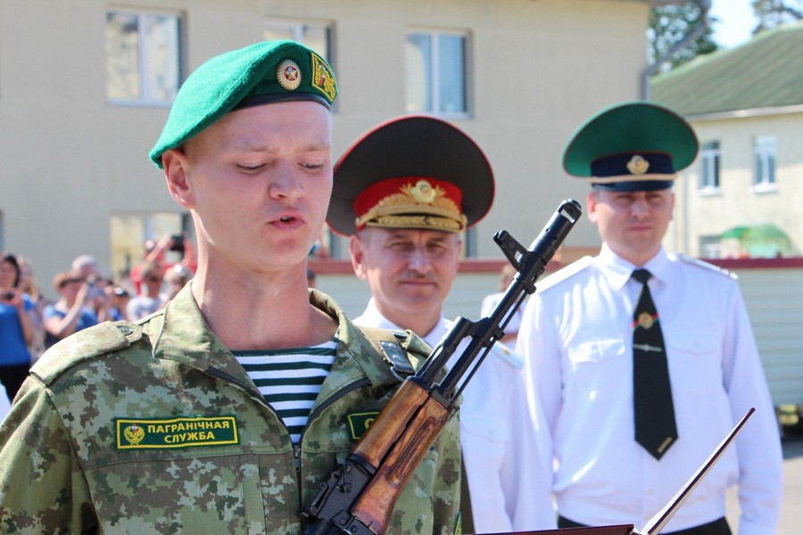 Полоцкий погранотряд пополнили 40 новобранцев из Витебской области