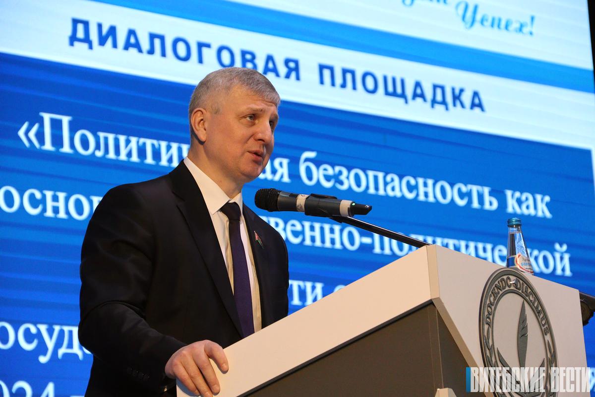 Валерий Бельский рассказал студентам Витебского госуниверситета о важности политической безопасности