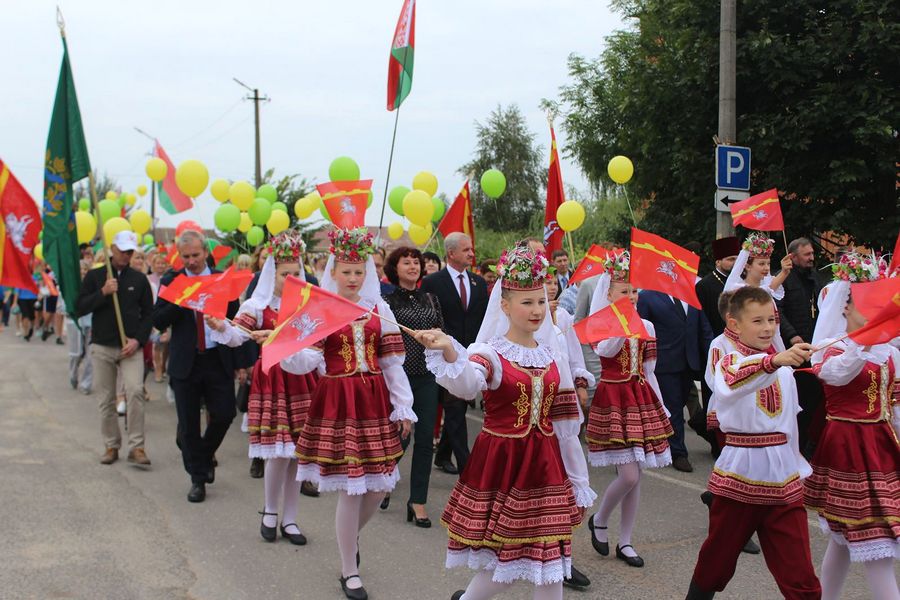 Патриотично, дружно и весело в Лепеле отметили День города