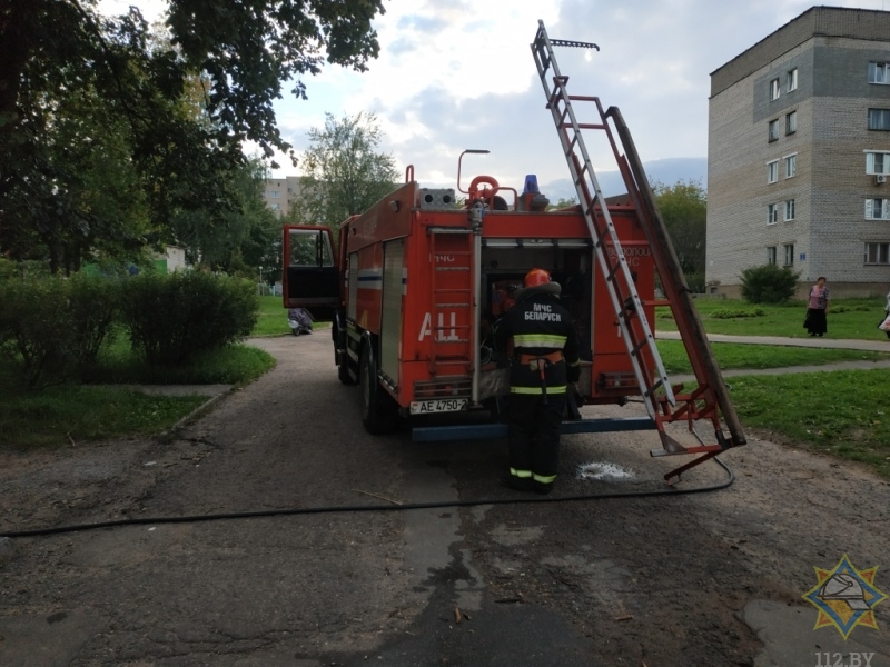 В Новополоцке лежачая пенсионерка устроила пожар в многоэтажке, неудачно потушив сигарету