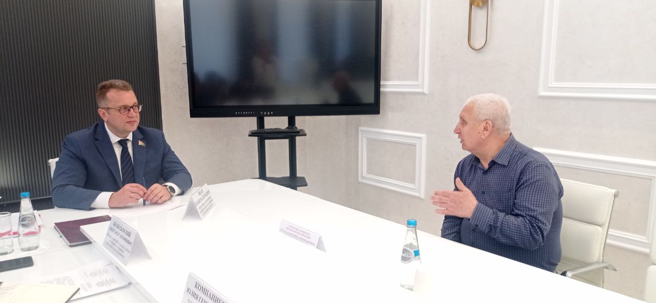 Член Совета Республики Илья Икан провел прием граждан в Полоцке