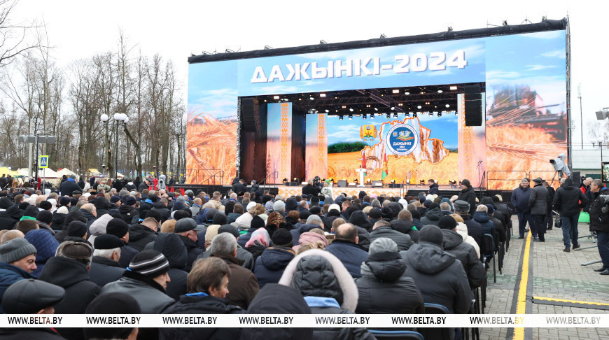 Александр Лукашенко в Климовичах посещает праздник "Дажынкi"