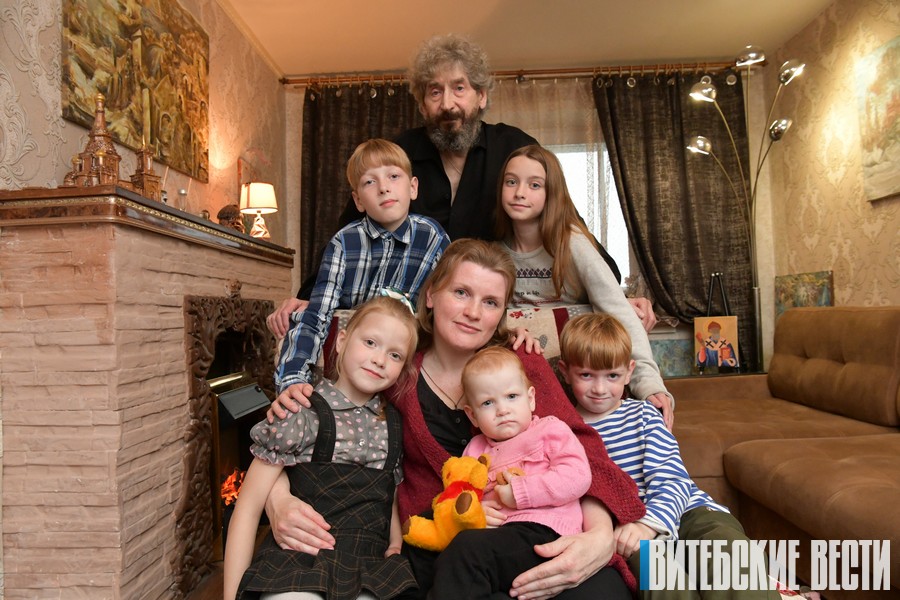 «Дети – портал, который нас связывает». Рецепт счастья многодетной семьи из Новолукомля