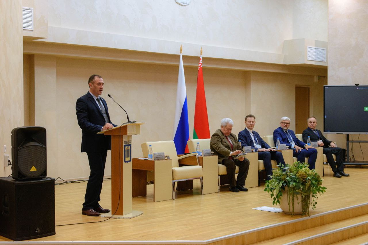 В Белорусско-Российском университете на базе Центра евразийских исследований им. А.А.Громыко прошел совместный круглый стол белорусских и российских ученых