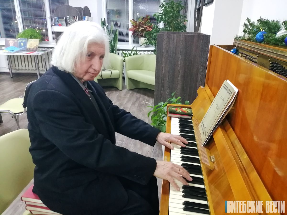 В Витебской областной библиотеке имени В.И. Ленина состоялась встреча с композитором Александром Ивановым