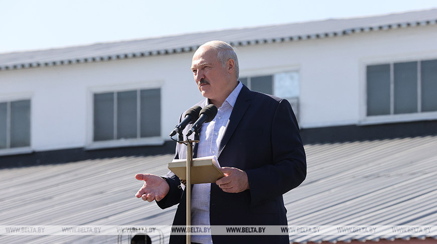 Лукашенко: сегодня надо думать не айфонами, телефонами, а мозгами