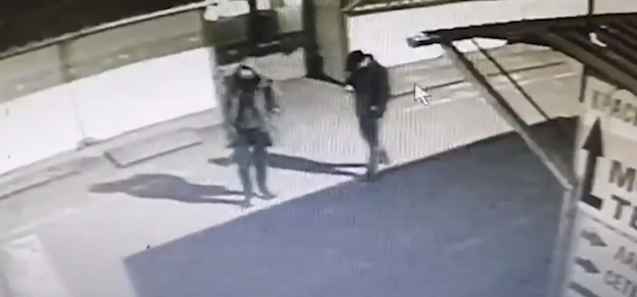 В Полоцке подростки обокрали торговый павильон с одеждой