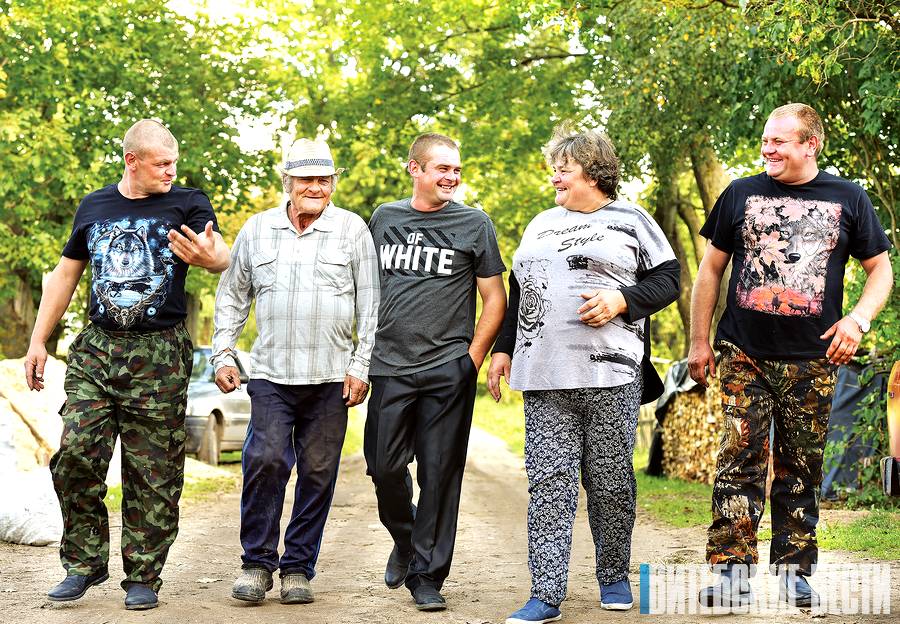 Знаменитая в Бешенковичском районе семья Надёжко рассказала о преимуществах сельской жизни, трудовых буднях и семейных ценностях