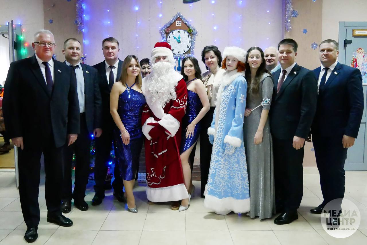 Коллектив ВГУ им. П. Машерова поздравил учащихся школ и жителей городского посёлка Кривичи Минской области