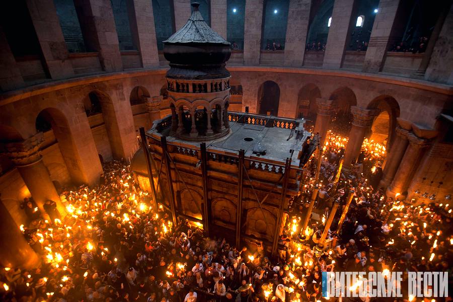 Храм Гроба Господня в Иерусалиме сейчас закрыт, но память паломников хранит чудо схождения Благодатного огня