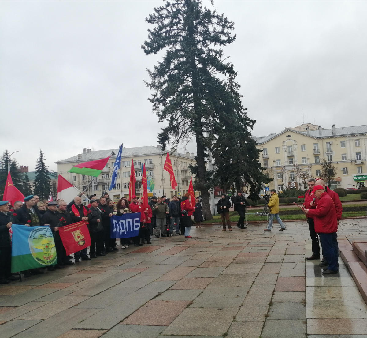 Автопробег и митинг, посвященные 107-й годовщине Октябрьской революции, состоялись в Витебске