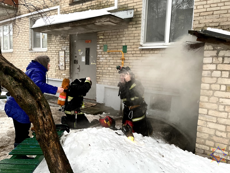 В Витебске на пожаре работники МЧС спасли мужчину 