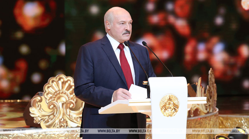 Лукашенко: белорусскому народу под силу преодолеть все трудности