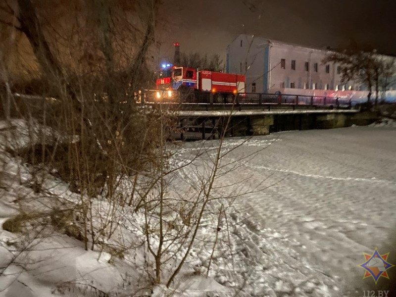 В Оршанском районе работники МЧС спасли провалившегося под лед мужчину
