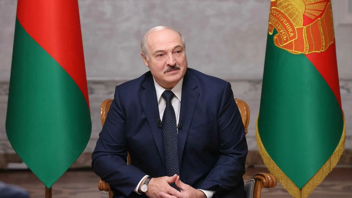 Лукашенко о санкциях: трудности - не повод для паники