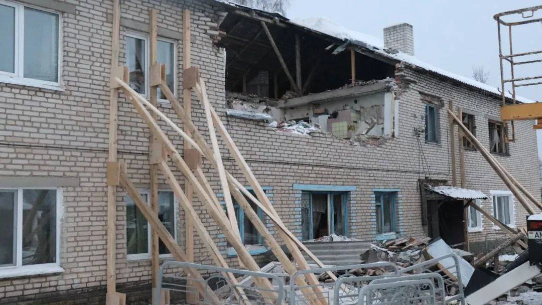 Продолжаются работы по ликвидации последствий взрыва в жилом доме в аг. Захарничи Полоцкого района