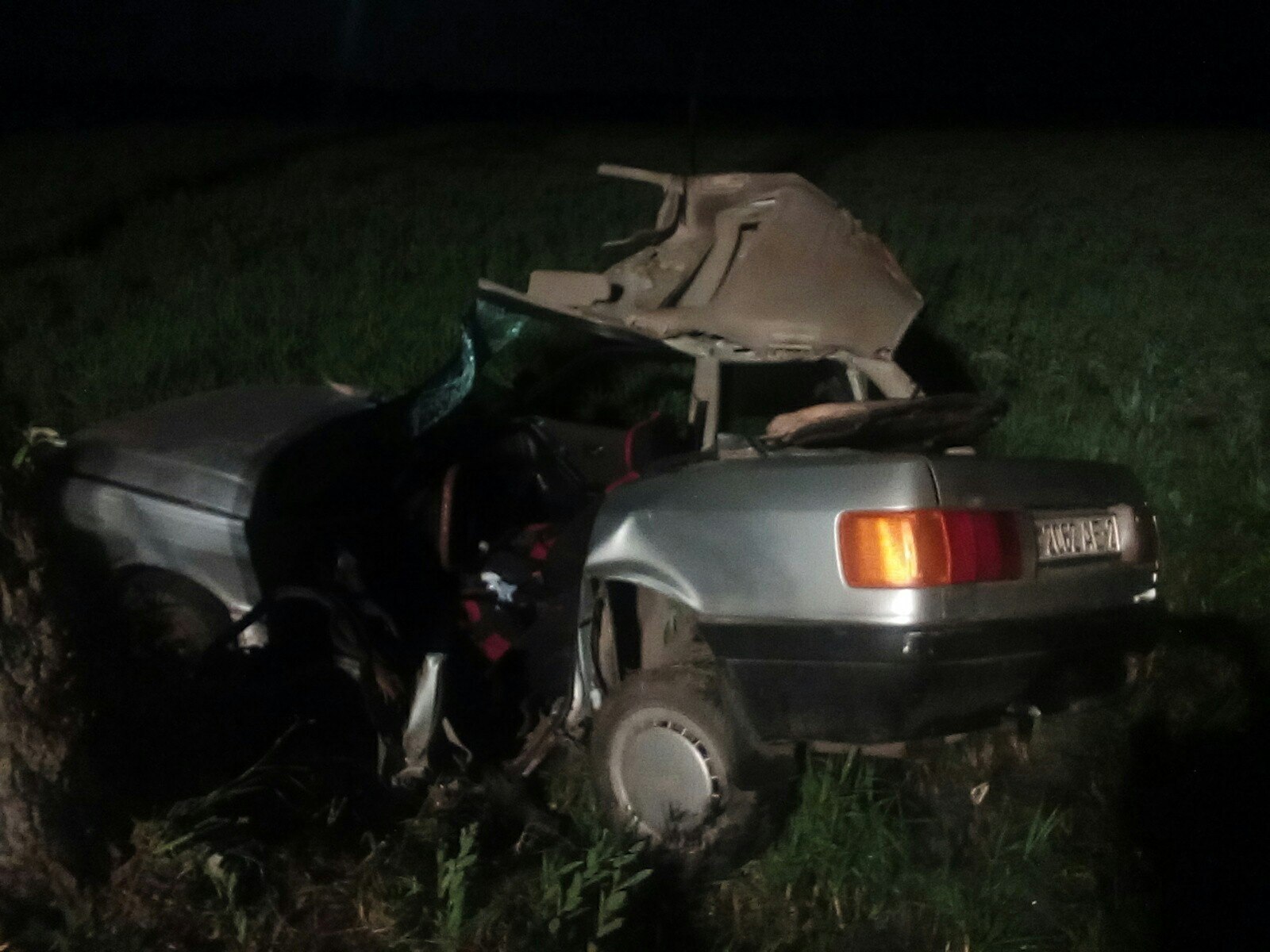 В автомобильной аварии под Чашниками погиб молодой отец и его 6-летняя дочь