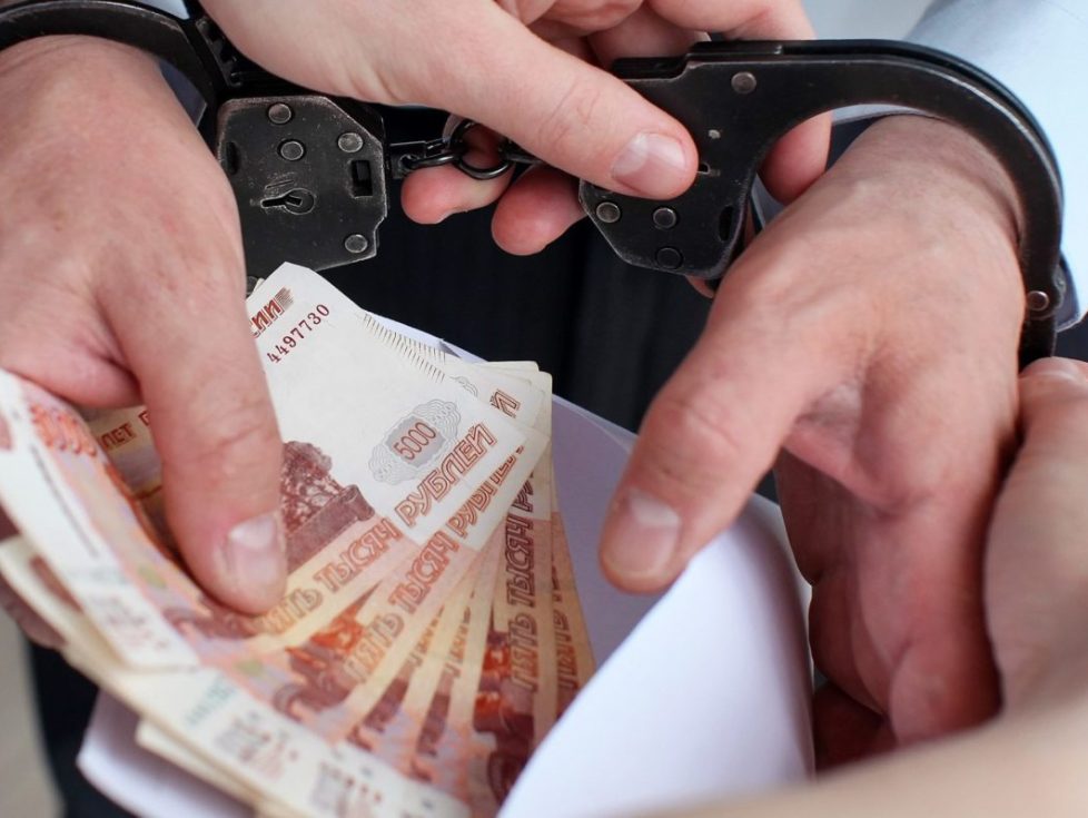 Жителя Полоцка оштрафовали за попытку дать взятку милиционерам