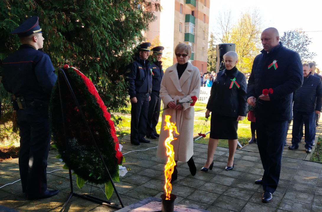 Фотофакт: В Лиозно празднуют 79-летнюю годовщину освобождения района от немецко-фашистских захватчиков
