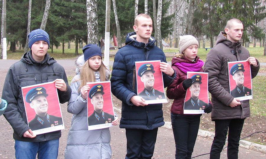 Бюст советского летчика-героя установили в Болбасово Оршанского района 