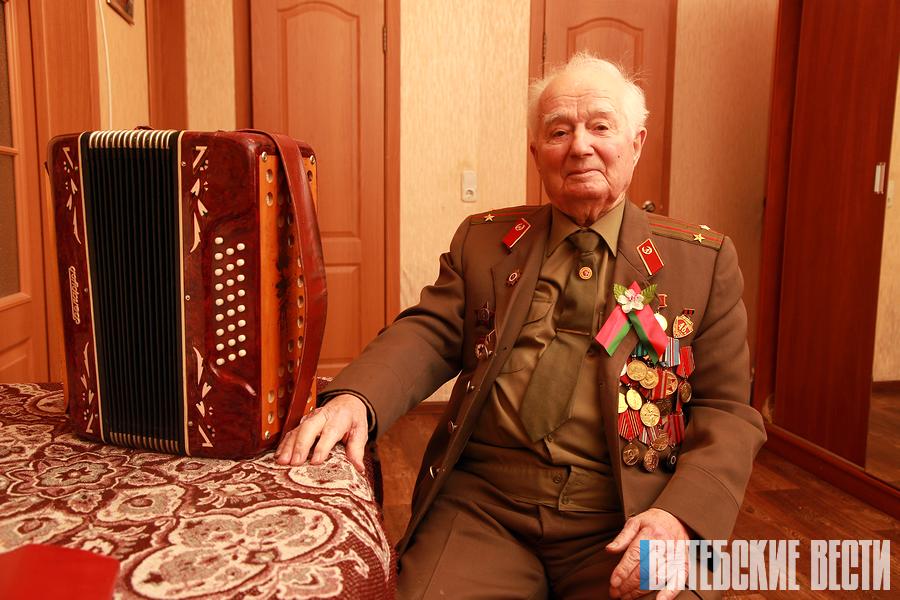 У жителя Витебска Петра Ивановича Величко два военных статуса — труженик тыла и участник боевых действий