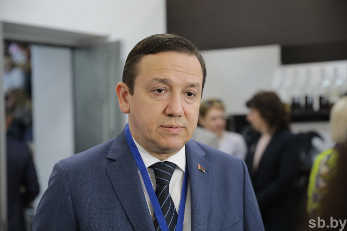 Владимир Перцов поздравил сотрудников сферы информации и связи с профессиональными праздниками