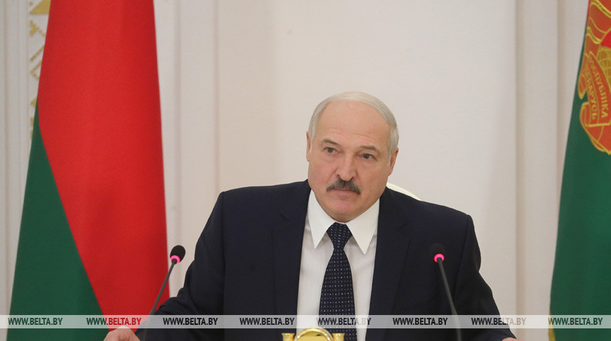 "Никто борьбу не ослабевает" - у Лукашенко обсудили готовность противодействовать коронавирусу