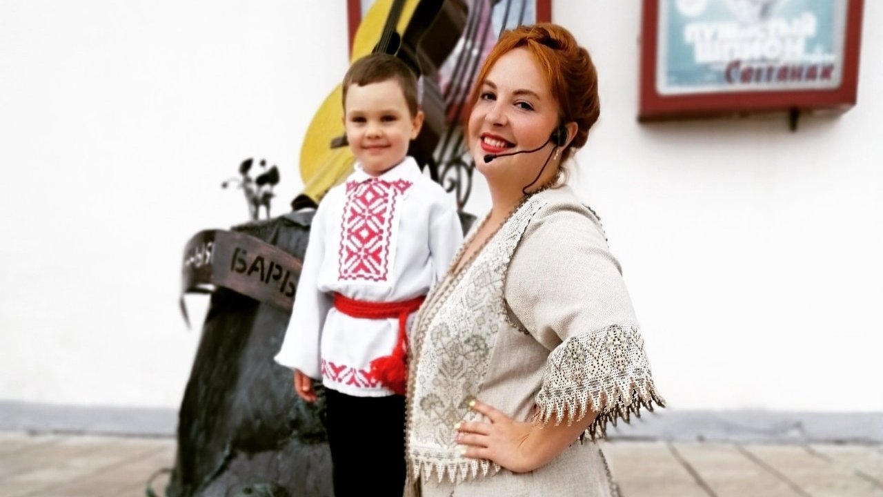 Анна Чепикова из Лиозно выступает в нескольких творческих коллективах и создаёт программы для сельских домов культуры