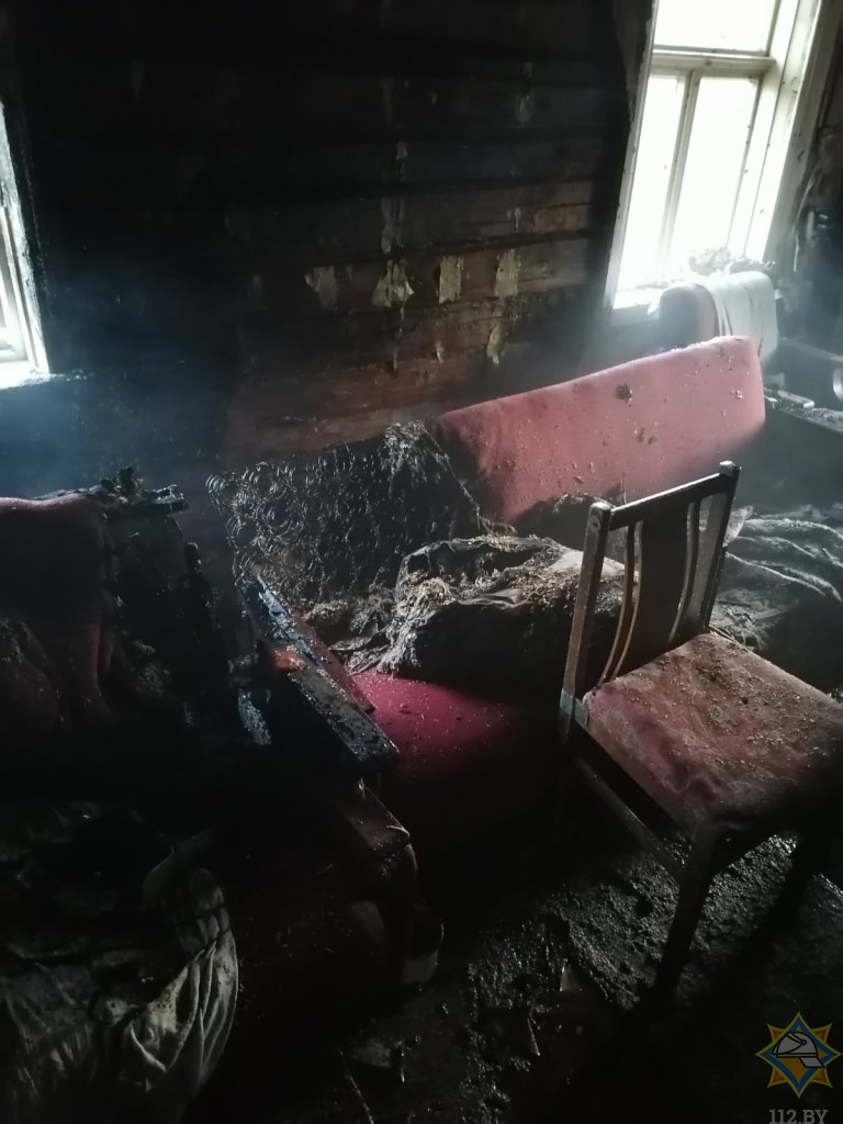 В Поставском районе из-за неосторожности при курении загорелся частный дом