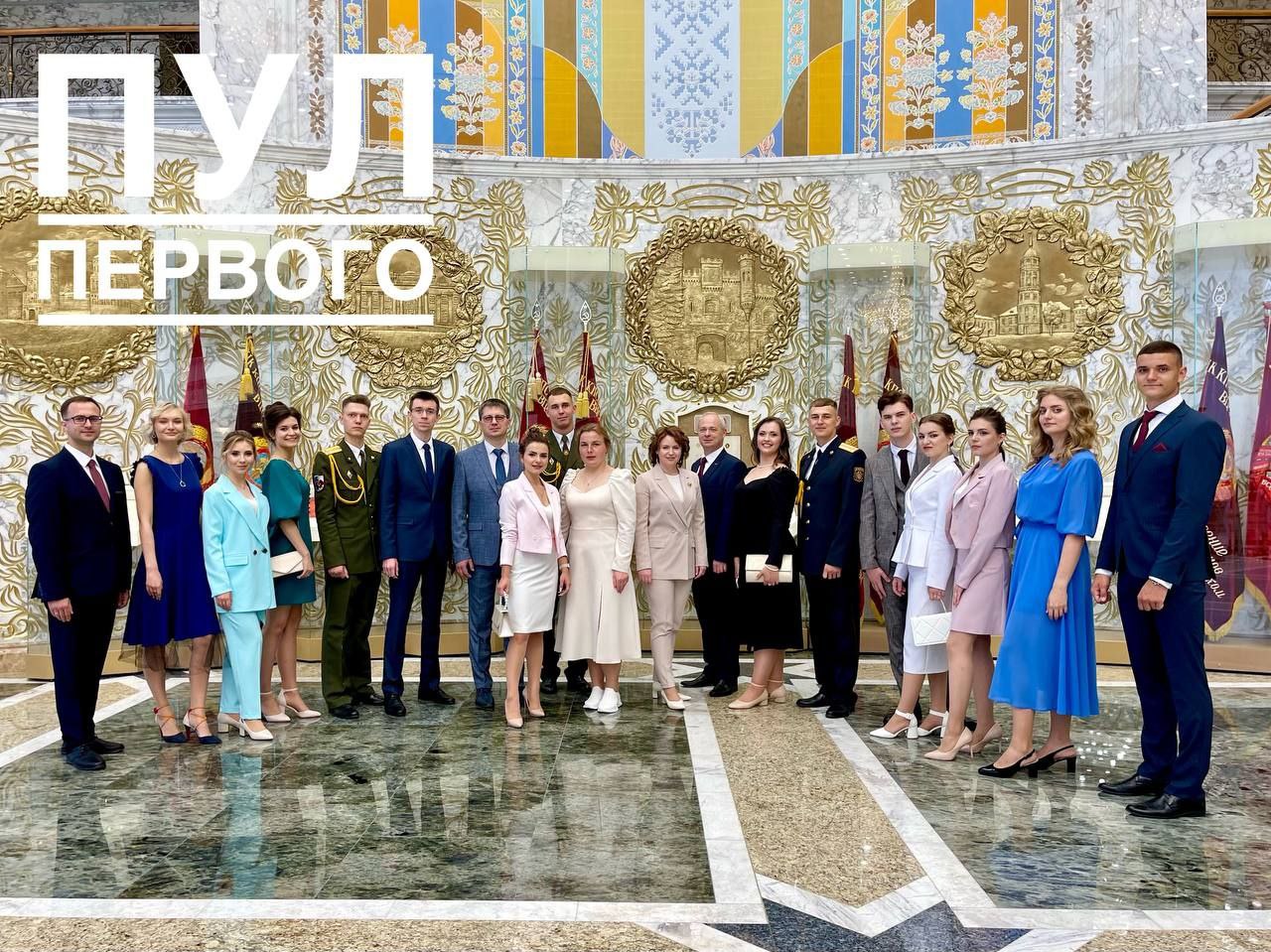 Александр Лукашенко вручил награды выпускникам и преподавателям вузов. Среди них представители Витебской области