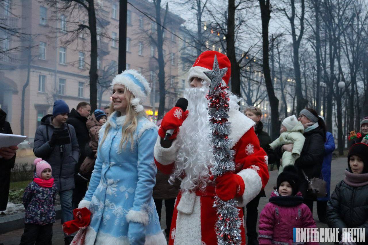 Зажжение елки, конкурсы, молодежное диско: Железнодорожный район Витебска дал старт череде новогодних праздников