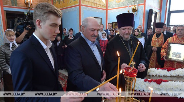 "Небольшие, но уютные" - Лукашенко рассказал, за что любит деревенские храмы
