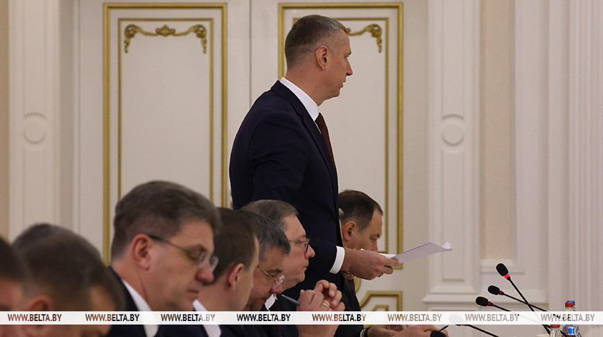 Финансы, строительство, кадры. Крутой представил проект указа о новых полномочиях руководителей районов