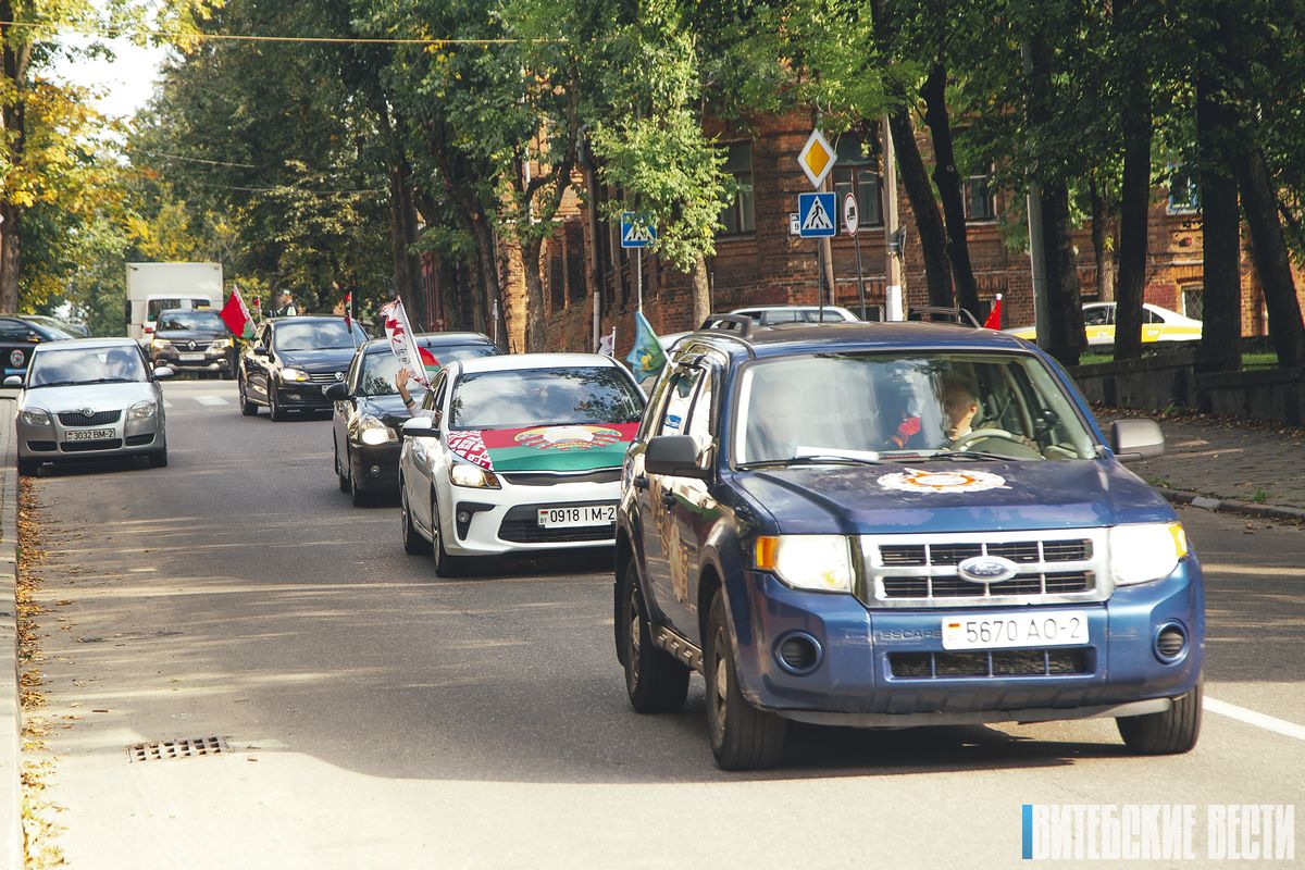 ФОТОФАКТ: В Витебске стартовал автопробег посвященный 79-й годовщине свободной зоны от немецко-фашистских захватчиков «Суражские ворота»
