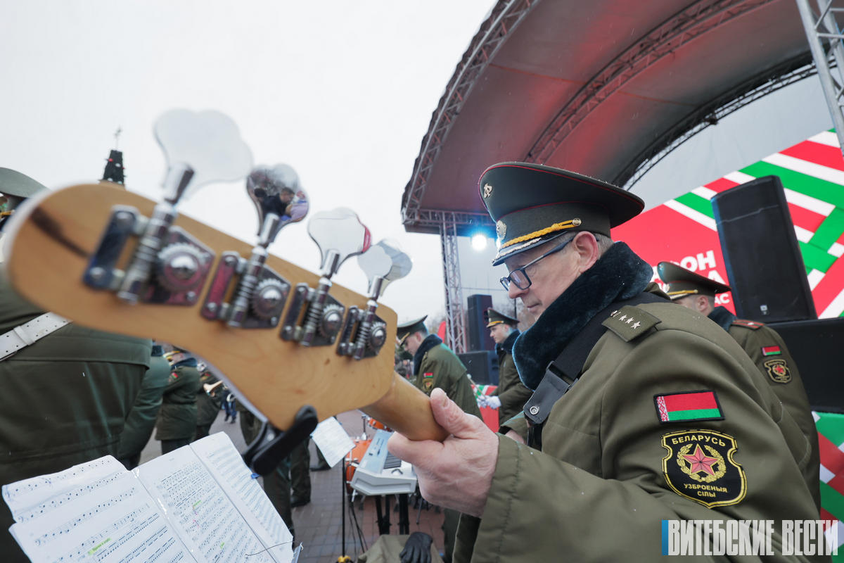 Фотофакт. Плац-концерт оркестра Военной академии Республики Беларусь на "Марафоне единства" в Орше