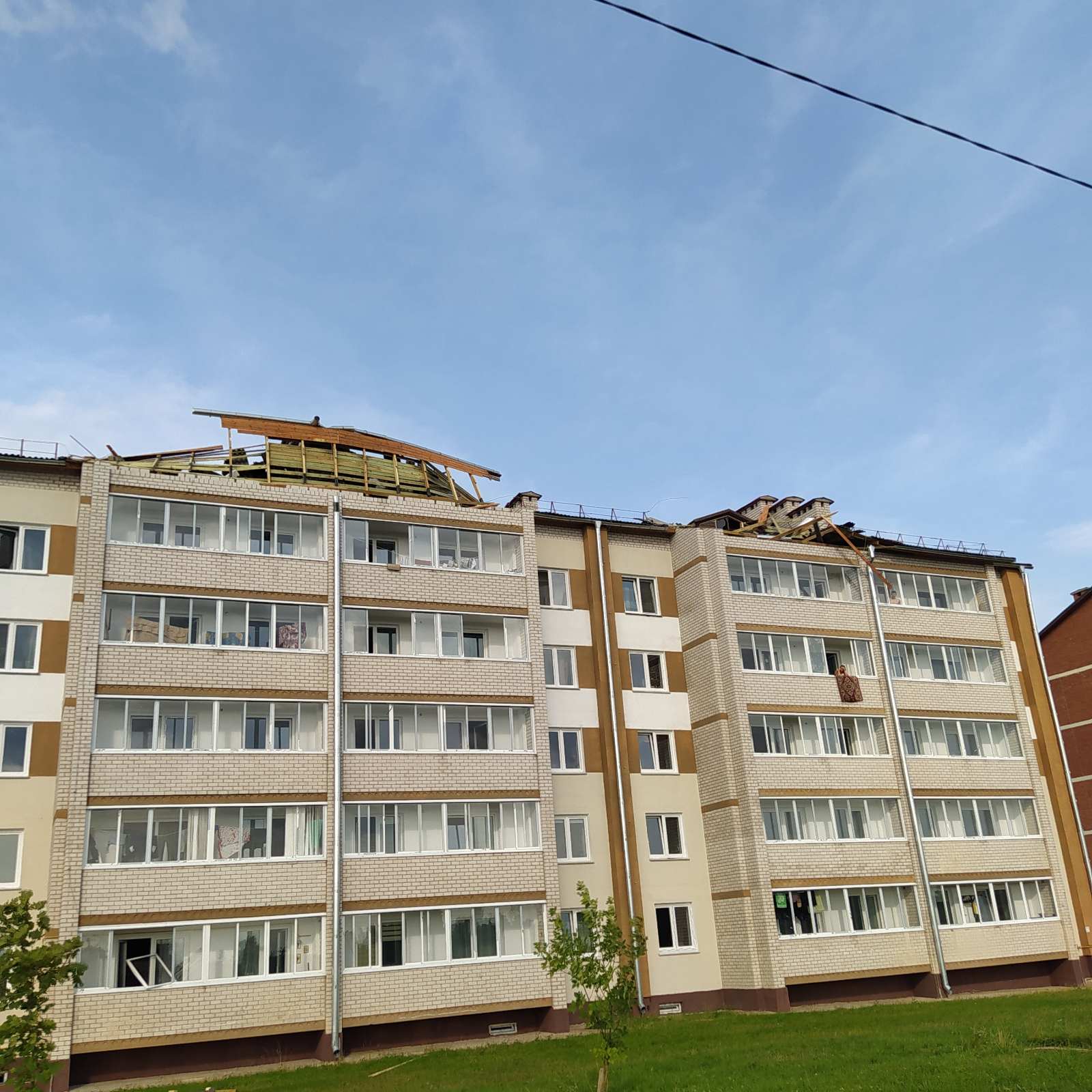 Последствия стихии устраняют в Новолукомле Витебской области