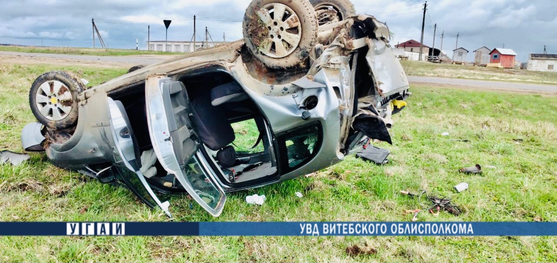 В Шарковщинском районе автомобиль съехал в кювет и перевернулся