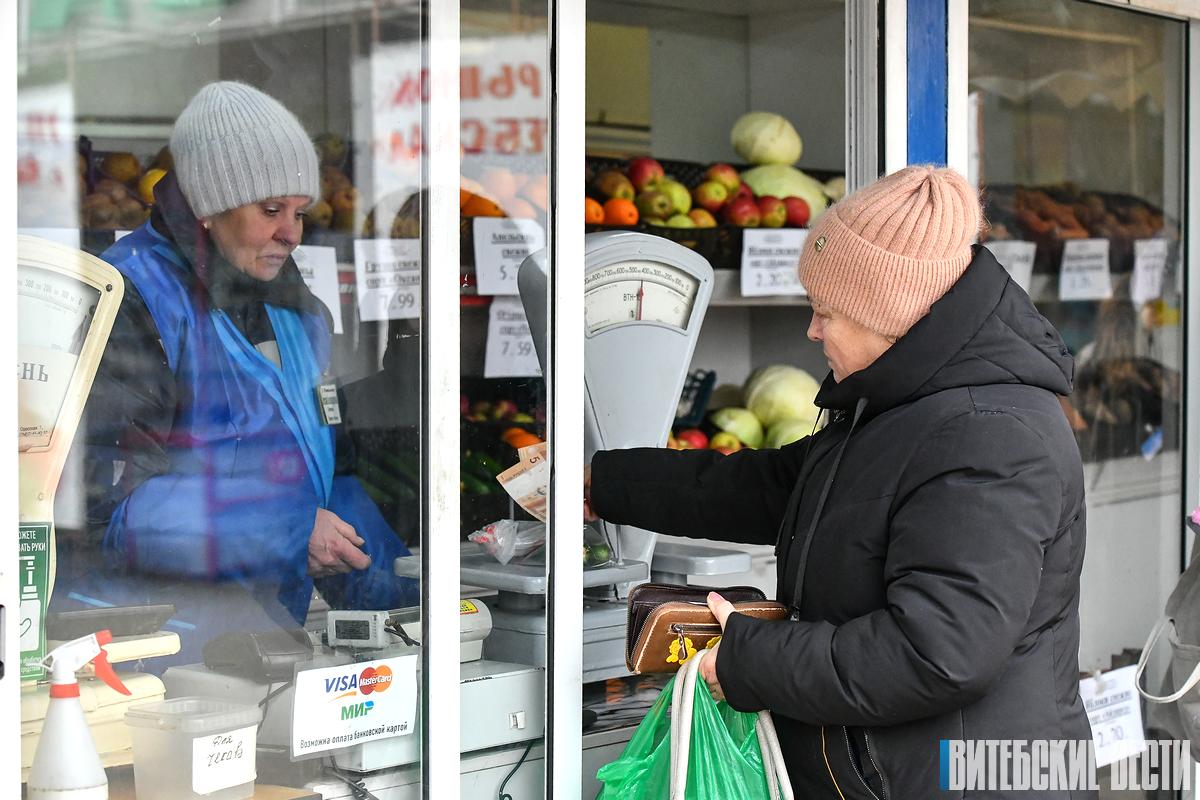 В Витебске на Полоцком рынке провели мониторинг цен