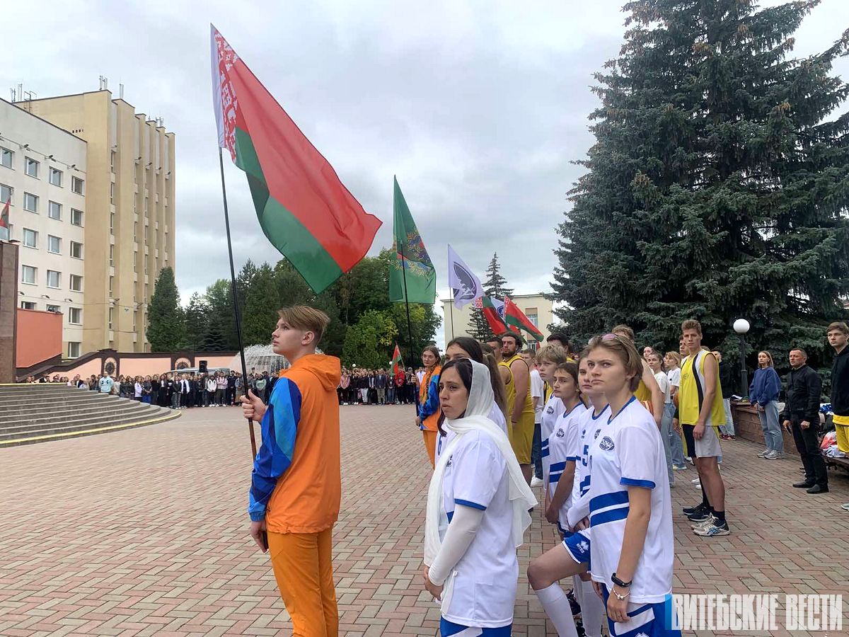На площади ВГМУ состоялось торжественное мероприятие ко Дню народного единства
