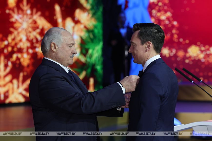 "Мы все служим Отечеству". Александр Лукашенко отметил заслуги тех, кто двигает Беларусь вперед конкретными делами